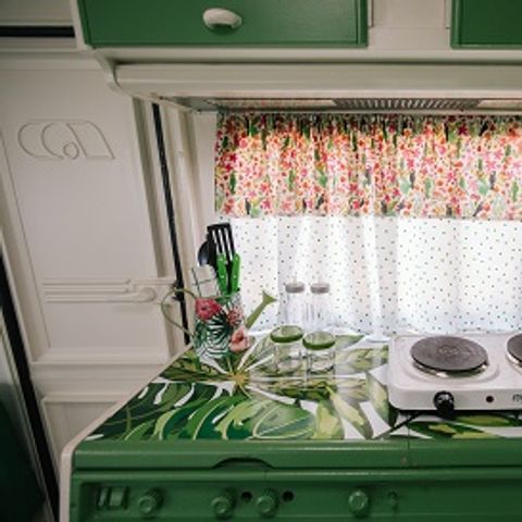 CARAVAN 4 persone - TROPICALE- senza servizi igienici-