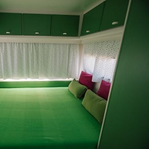 CARAVANA 4 personas - TROPICAL- sin instalaciones sanitarias-