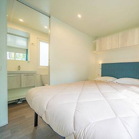 BUNGALOW 4 personnes - Mobil-home | Ultimate | 2 Ch. | 4 Pers. | Terrasse surélevée | 2 SDB | Clim.