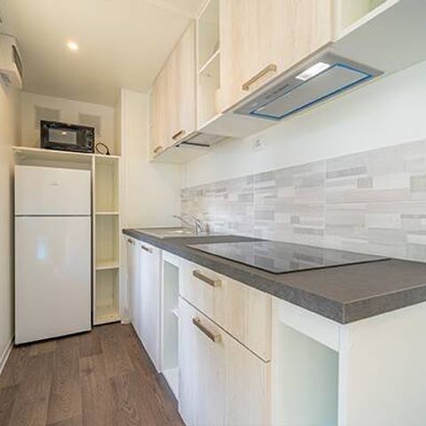 Stacaravan 4 personen - Stacaravan | Ultimate | 2 slaapkamers | 4 pers. | Verhoogd terras | 2 badkamers | Airconditioning.