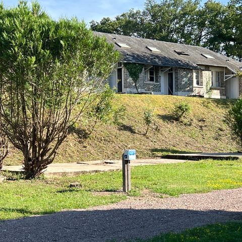 PARCELA - (1 tienda, caravana o autocaravana + 1 coche) con electricidad