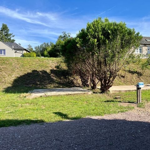 PIAZZOLA - (1 tenda, roulotte o camper + 1 auto) con elettricità