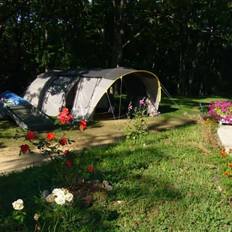 EMPLACEMENT - 80m² avec électricité 10A