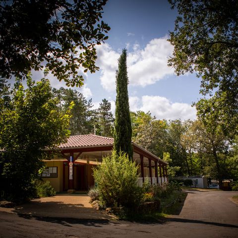 EMPLACEMENT - 80m² avec électricité 10A