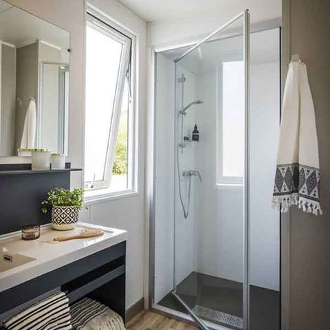 Mobilheim 3 personen - Wohnzimmer 28m² - 2 Schlafzimmer - Klimaanlage - Geschirrspülmaschine