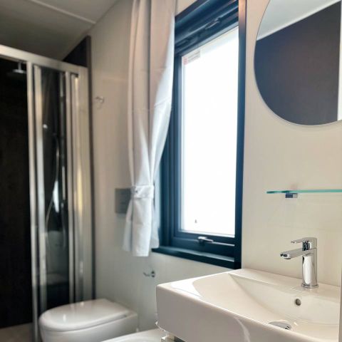 CASA MOBILE 5 persone - BEACHLUXE con due camere da letto e vasca idromassaggio 