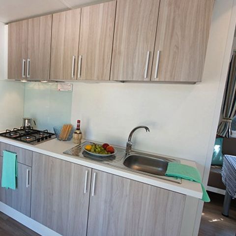 Mobilheim 6 Personen - Comfort XL | 3 Zi. | 6 Pers. | Erhöhte Terrasse | 2 Bäder | Klima.