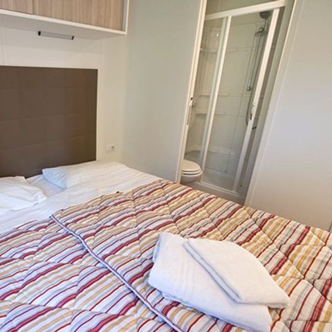 Mobilheim 6 Personen - Comfort XL | 3 Zi. | 6 Pers. | Erhöhte Terrasse | 2 Bäder | Klima.