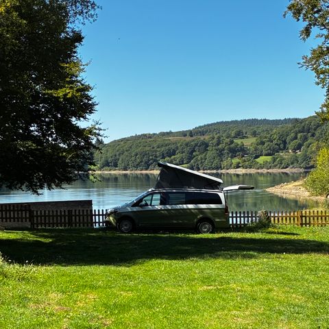 Pitch - Package for 2 people including electricity – Lake view (max. 6 people with extra beds)