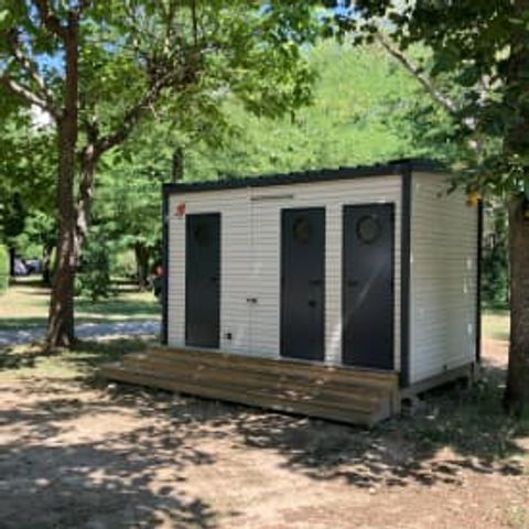 Stellplatz - RCN Val de Cantobre | Stellplatz mit privaten Sanitäranlagen Komfort