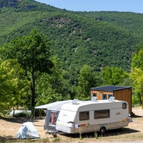 PIAZZOLA - RCN Val de Cantobre | Piazzola con servizi igienici privati comfort