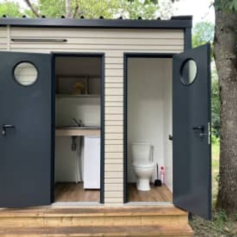 Stellplatz - RCN Val de Cantobre | Stellplatz mit privaten Sanitäranlagen Komfort