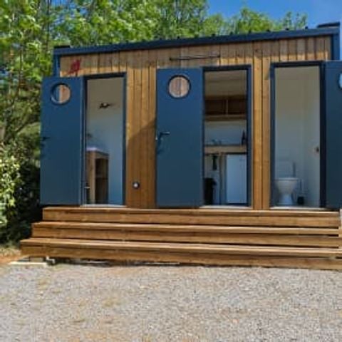 EMPLACEMENT - RCN Val de Cantobre | Emplacement avec sanitaires privés confort