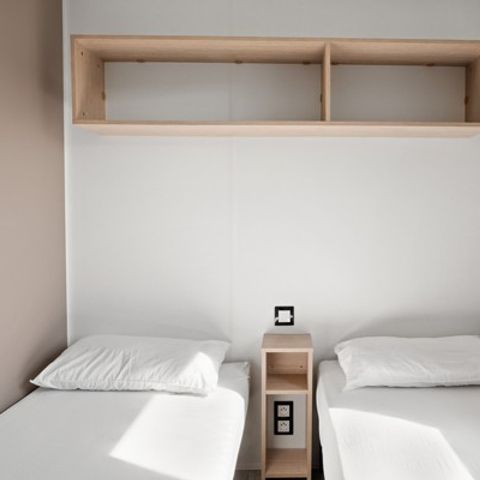 STACARAVAN 6 personen - Comfort XL | 3 slaapkamers | 6 pers | Overdekt terras | Airconditioning