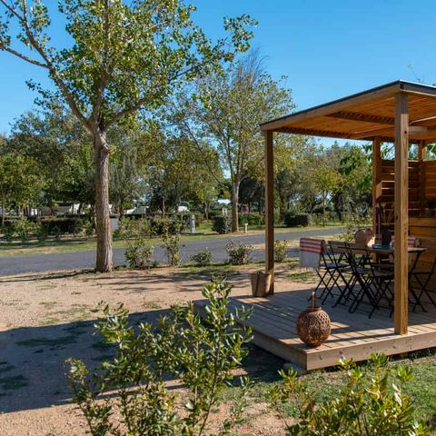 Stellplatz - SIGNATURE mit ausgestatteter Terrasse