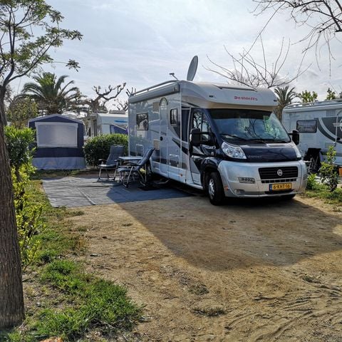 Kampeerplaats - CONFORT (60 m² of 89 m²)