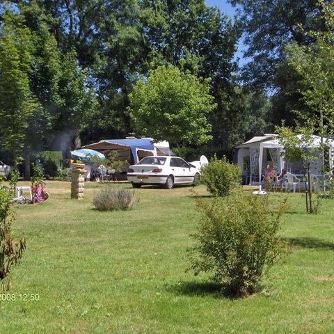 Kampeerplaats - Camperpakket (2 personen, 1 plaats, 1 voertuig)