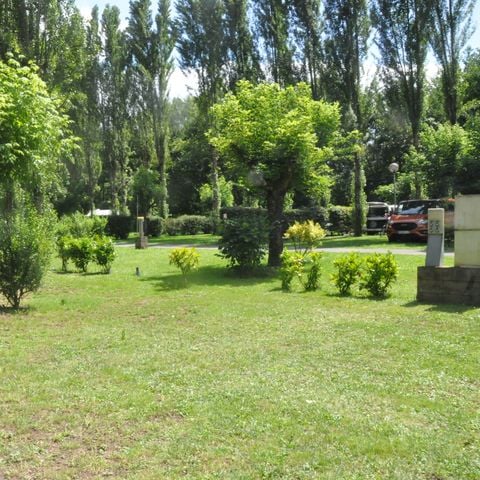 PARCELA - Paquete para autocaravanas (1 parcela + 1 autocaravana + electricidad)