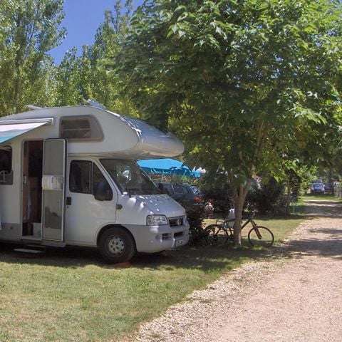 PARCELA - Paquete para autocaravanas (1 parcela + 1 autocaravana + electricidad)