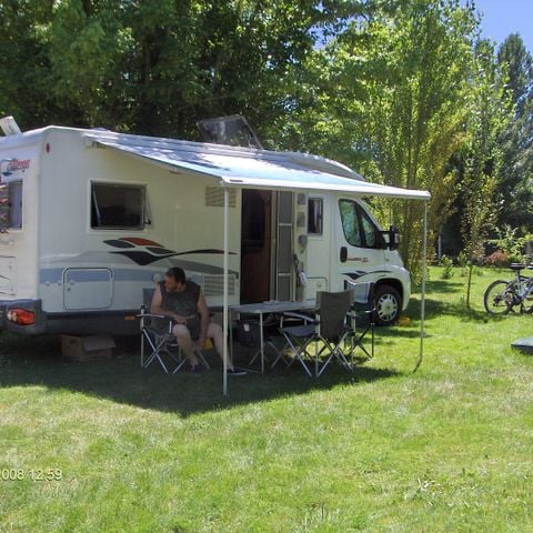 Kampeerplaats - Campingcar-arrangement (1 staanplaats + 1 campingcar + elektriciteit)
