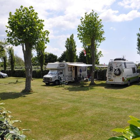 Stellplatz - Auto + warme Duschen + Strom 10A