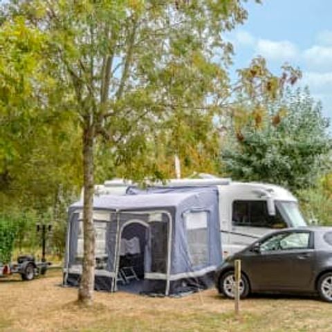 Kampeerplaats - Locatie ***