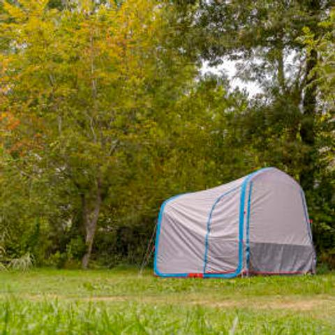 Kampeerplaats - Locatie ***