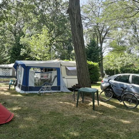 Kampeerplaats - Standplaatsen + 1 voertuig