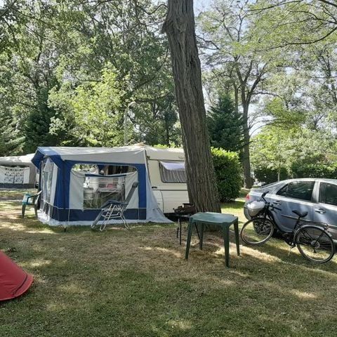 STAANPLAATS - Standplaatsen + 1 voertuig