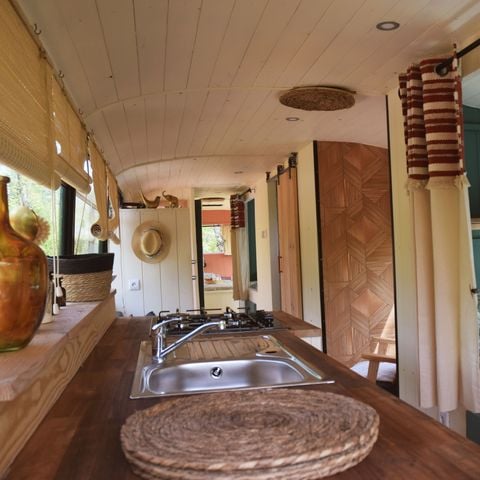 UNUSUAL ACCOMMODATION 4 people - Line 3C - adapted school bus