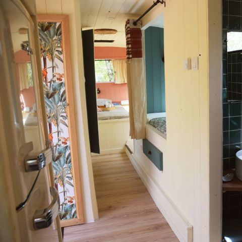 UNUSUAL ACCOMMODATION 4 people - Line 3C - adapted school bus