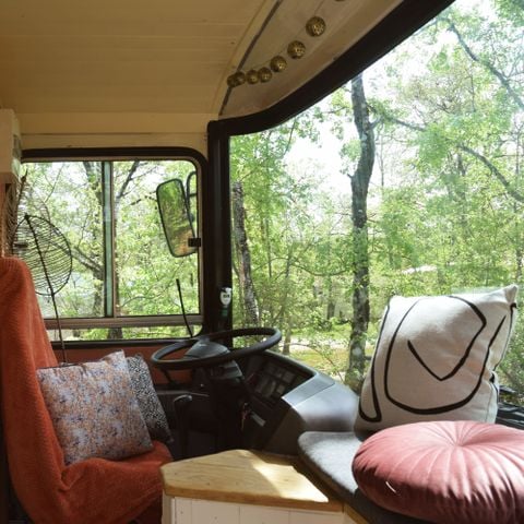 UNUSUAL ACCOMMODATION 4 people - Line 3C - adapted school bus