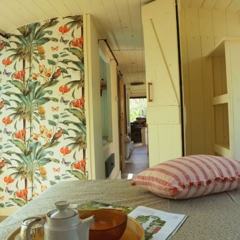 UNUSUAL ACCOMMODATION 4 people - Line 3C - adapted school bus