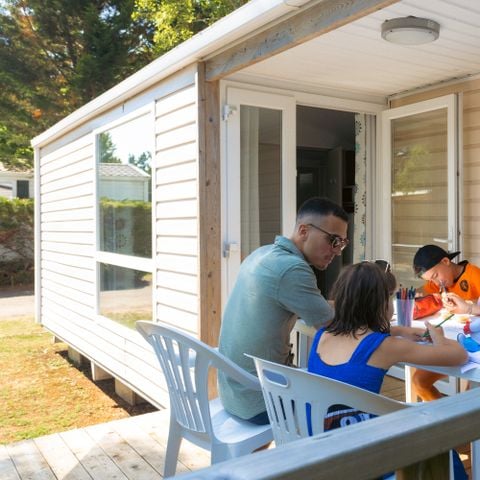 BUNGALOW 4 personnes - Mobil home Cottage intégré 27.5m² (2 chambres) (+ de 13 ans) + terrasse intégrée+ TV 4 pers