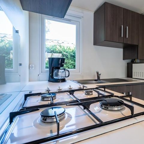 Mobilheim 2 Personen - Mobilheim Strand 18.6m² (zwischen 5 und 10 Jahren) (1 Zimmer) + Halbüberdachte Holzterrasse + TV 2 Pers.