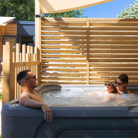 MOBILHOME 4 personas - Casa móvil Premium de 2 dormitorios con spa (33m²) capacidad para 4 personas
