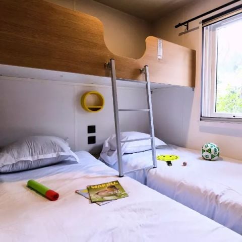 Stacaravan 5 personen -  Premium 3 kamers 4 personen + 1 kind -6 jaar Airconditioning