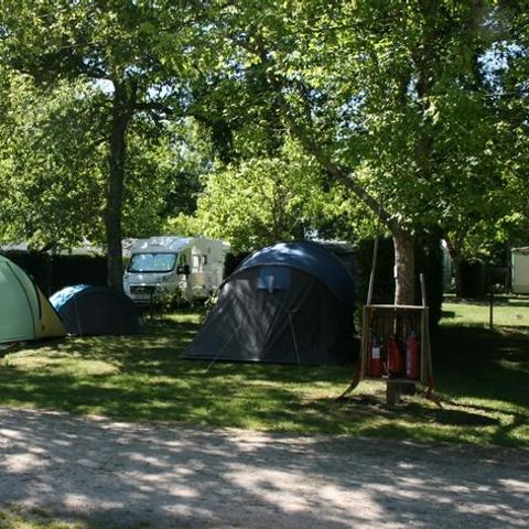 Kampeerplaats - Standplaats: auto + tent/caravan of camper