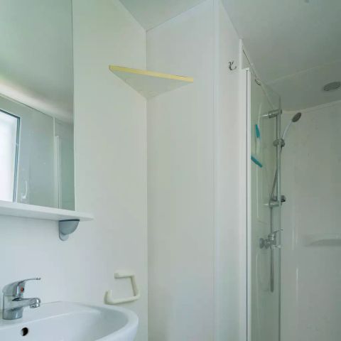 BUNGALOW 6 personnes - Mobil-home | Comfort | 3 Ch. | 6 Pers. | Terrasse surélevée | 1 SDB | Clim.