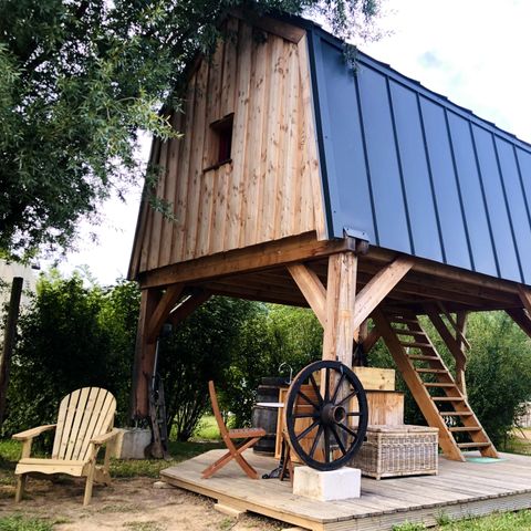 UNUSUAL ACCOMMODATION 2 people - LE GRENIER MANSART