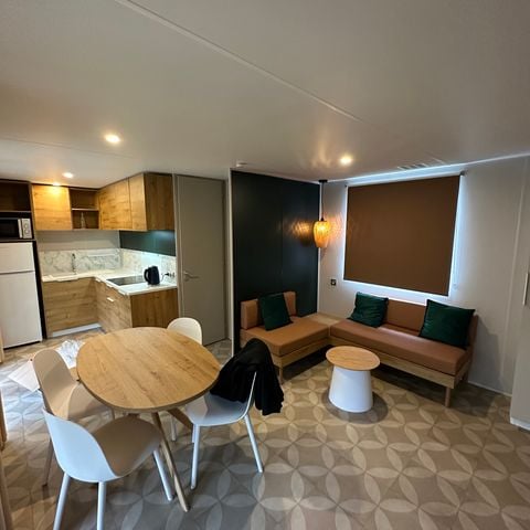Mobilheim 4 personen - Cottage Mahaut Prestige - 32m² - 2 Zimmer, XXL-Duschraum, Raffiniertheit und Modernität