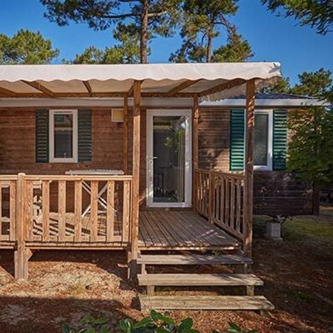 Stacaravan 6 personen - Stacaravan | Comfort | 2 Slaapkamers | Capaciteit 4/6 personen | Halfoverdekt terras | 1 Badkamer | Airconditioning