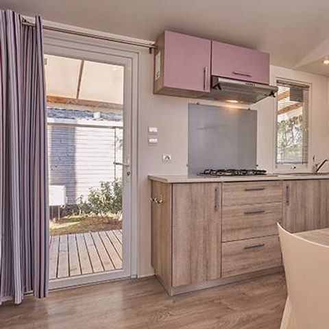 Stacaravan 6 personen - Stacaravan | Comfort | 2 Slaapkamers | Capaciteit 4/6 personen | Halfoverdekt terras | 1 Badkamer | Airconditioning