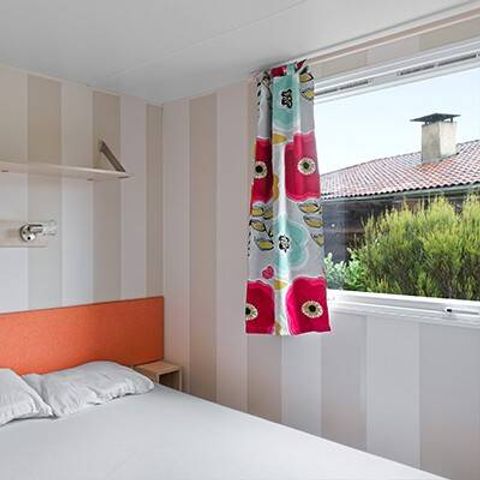 Mobilheim 6 Personen - Komfort | 3 Zi. | 6 Pers. | Erhöhte Terrasse | 1 Bad | Klimaanlage | TV