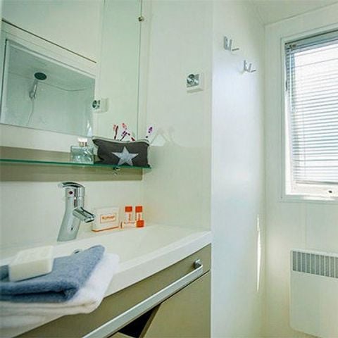 Mobilheim 6 Personen - Mobilheim | Premium | 3 Zi. | 6 Pers. | Erhöhte Terrasse | 2 Bäder | Klim.