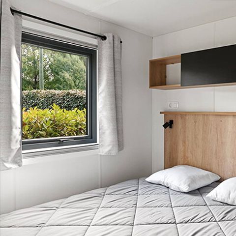 Stacaravan 4 personen - 2 slaapkamers | 4 slaapplaatsen | Halfoverdekt terras | 2 badkamers | Airconditioning | Televisie