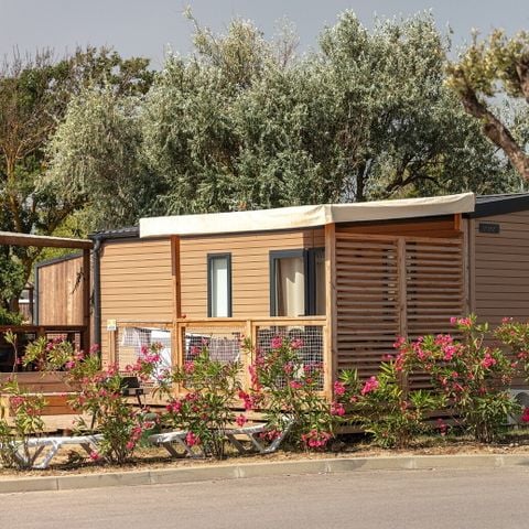Stacaravan 4 personen - Mobile-home | Premium | 2 slaapkamers | 4 pers | Verhoogd terras | 2 badkamers | Airconditioning | TV