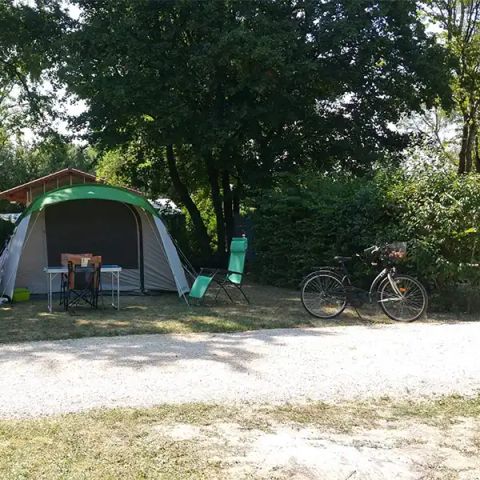 STAANPLAATS - standaardpakket voor 2 personen - elektriciteit tegen extra kosten