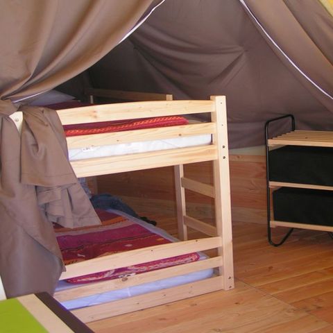 HÉBERGEMENT INSOLITE 4 personnes - 2 chambres sans sanitaires