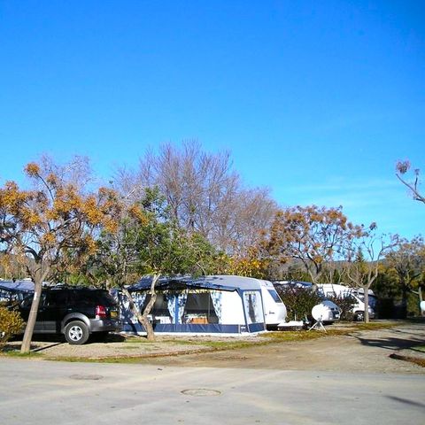 PLOT - Plus (1 car 1 caravan/tent/camping-car electricity + water)